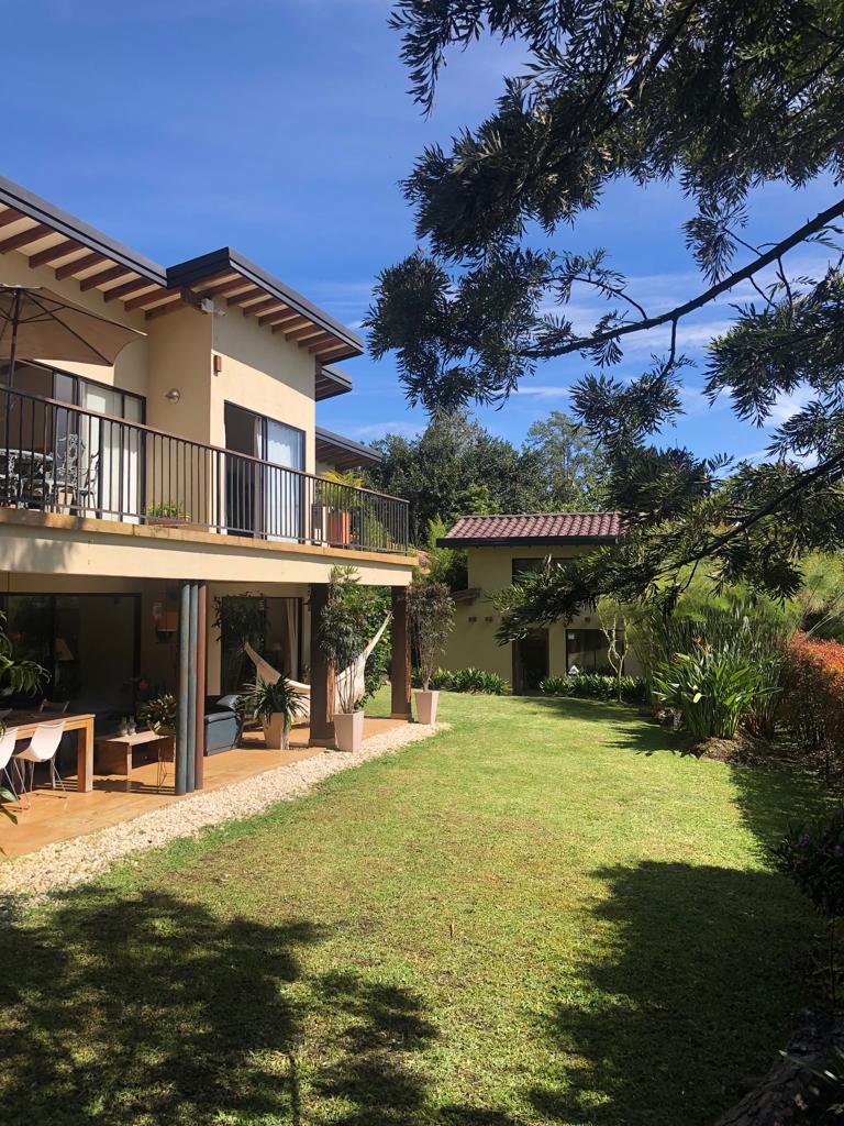 Venta de 2 Casas completas en LLanogrande sector La Amalita