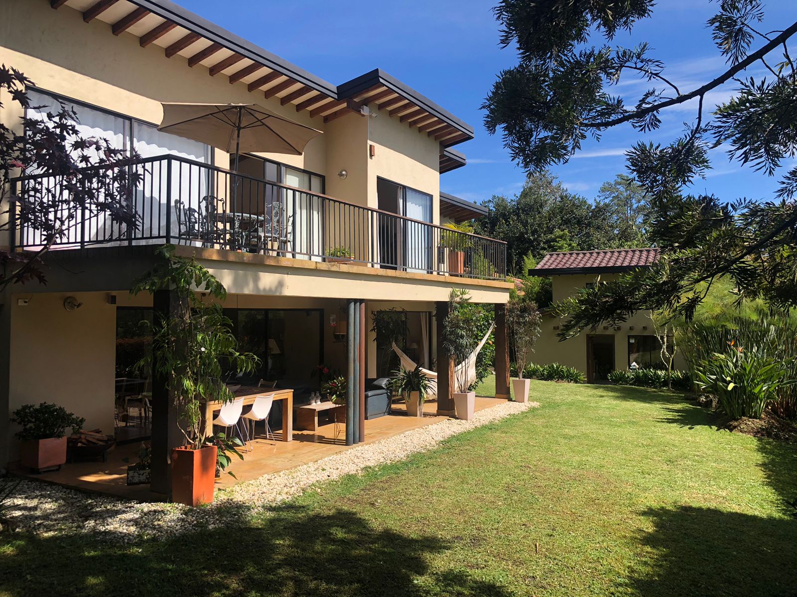 Venta de 2 Casas completas en LLanogrande sector La Amalita