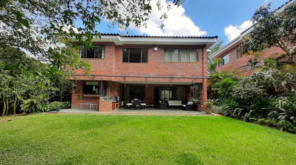Casa en venta unidad cerrada, lote independiente, Altos del Poblado