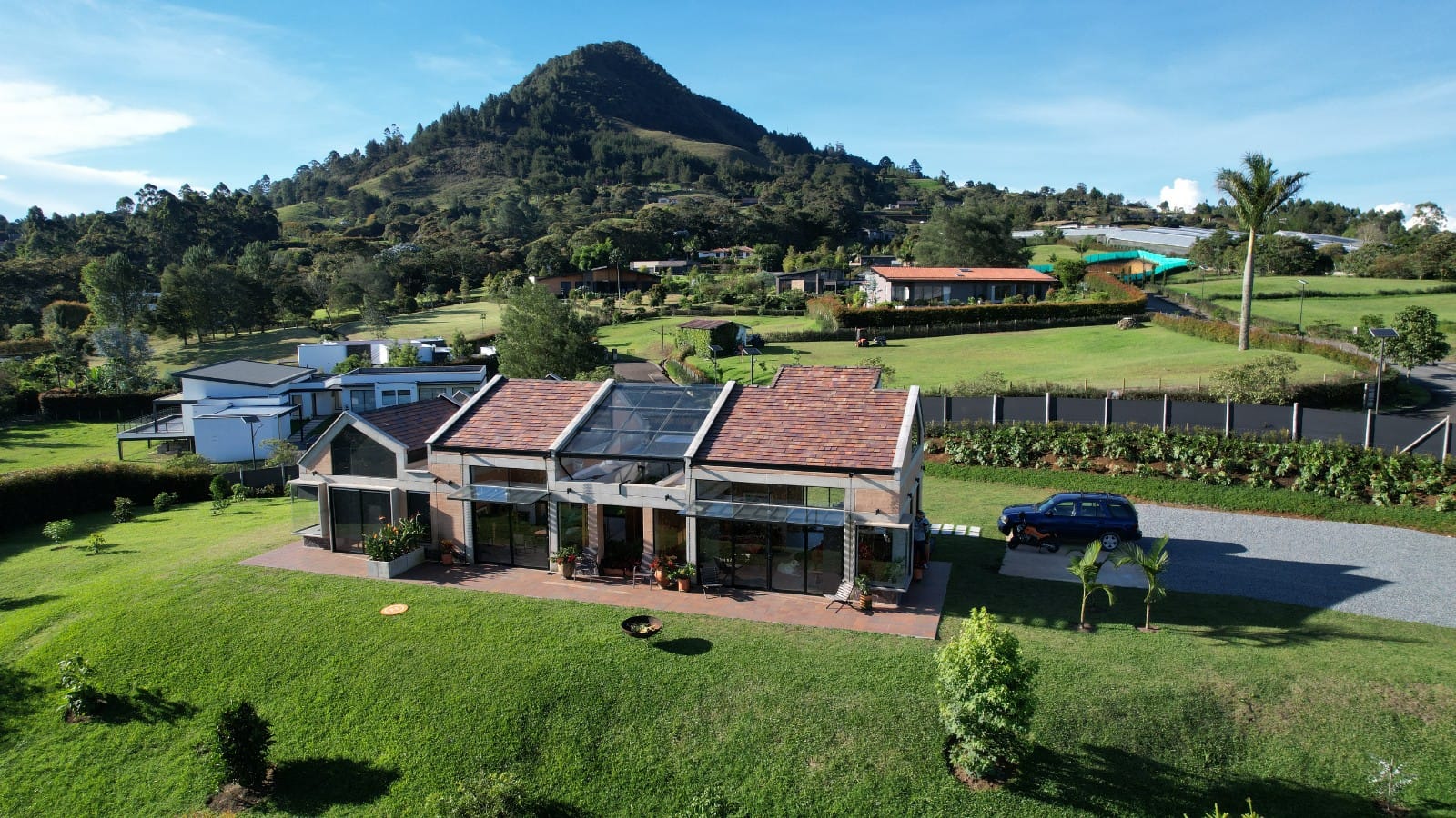 Casa de Campo en Montecapiro / La Ceja