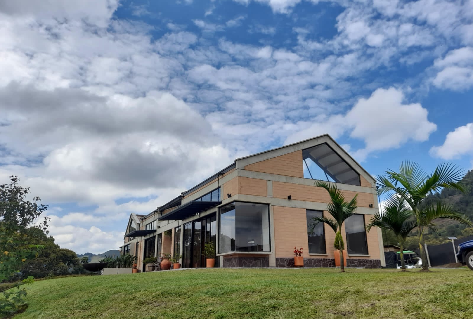Casa de Campo en Montecapiro / La Ceja