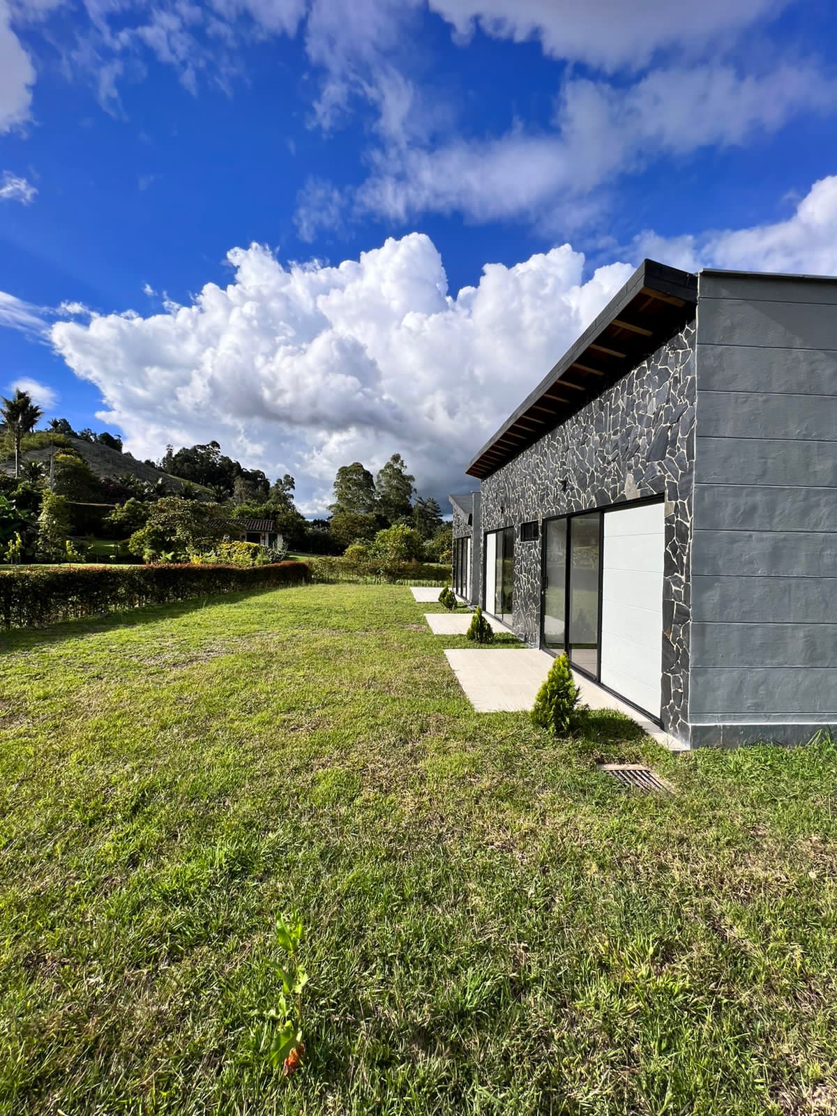 Casa finca para estrenar, ubicada en la parcelación el tambo, en La Ceja