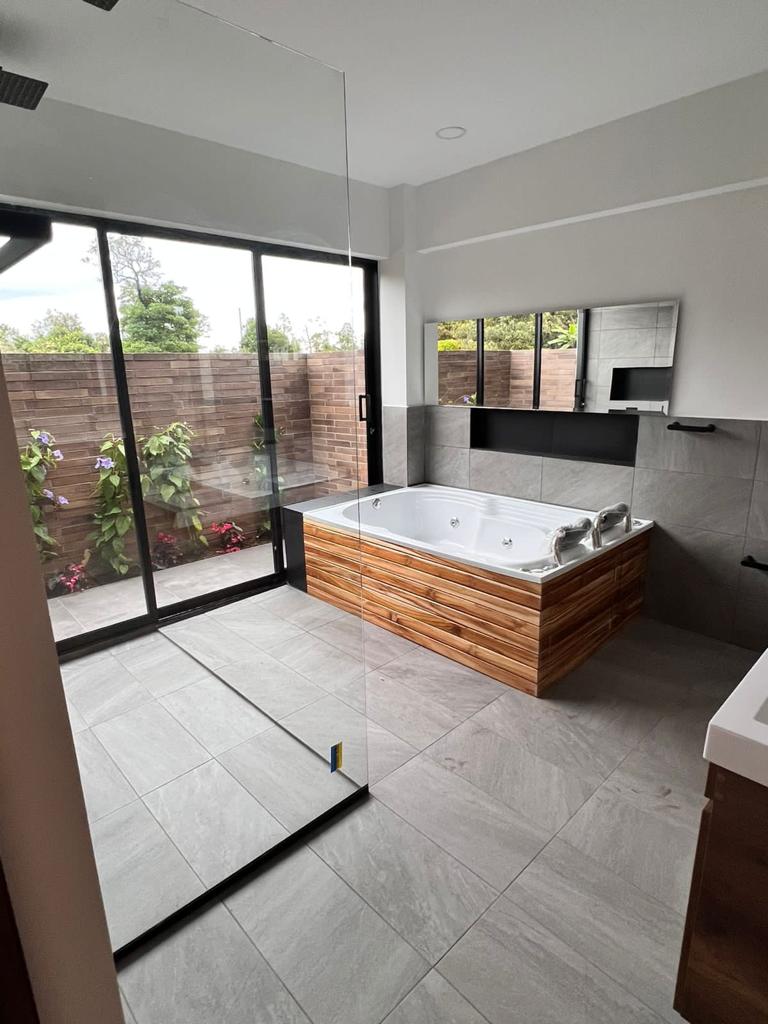 Casa finca para estrenar, ubicada en la parcelación el tambo, en La Ceja