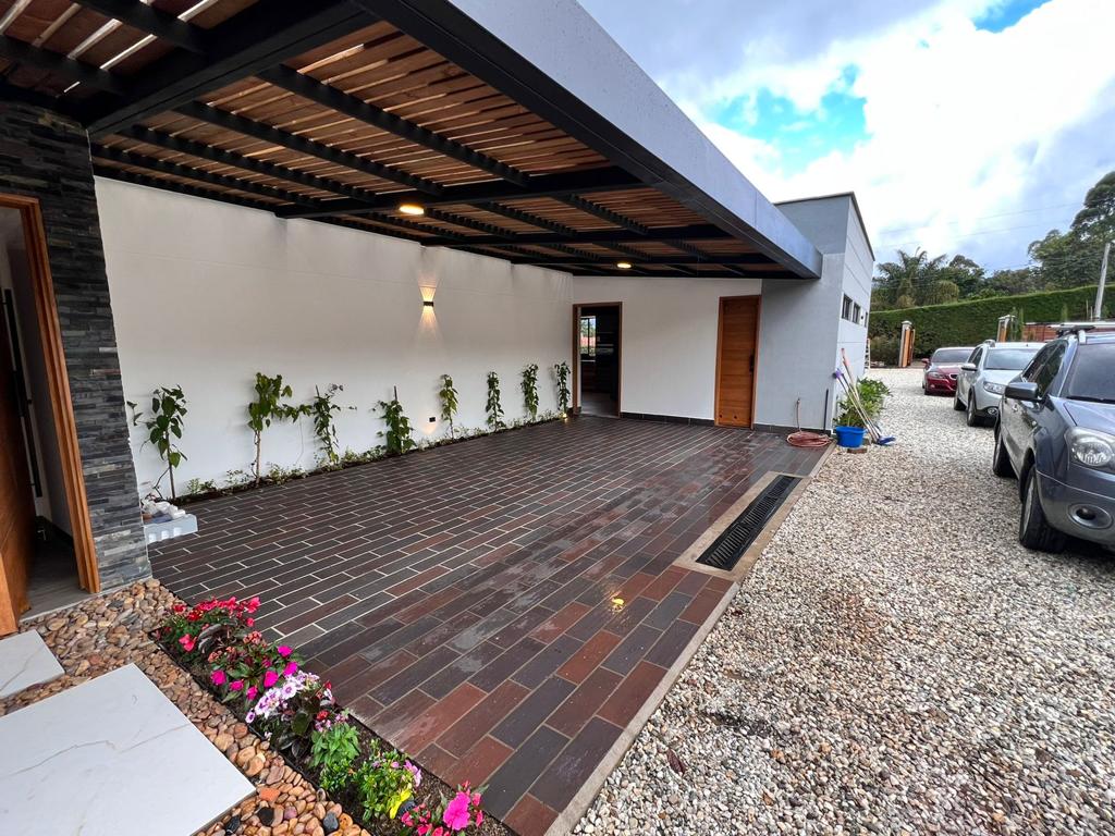 Casa finca para estrenar, ubicada en la parcelación el tambo, en La Ceja